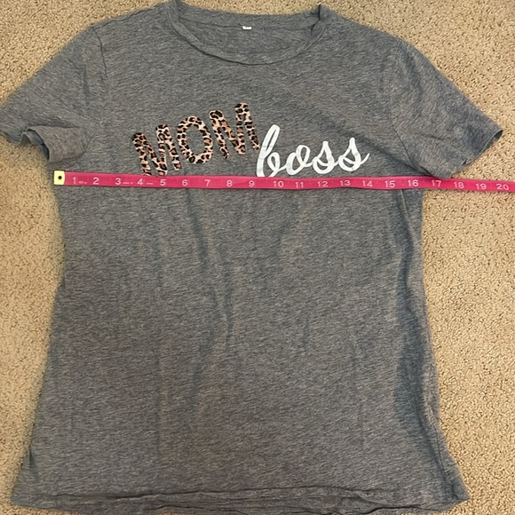 Mom Boss - gray t-shirt- large - Picture 5 of 7